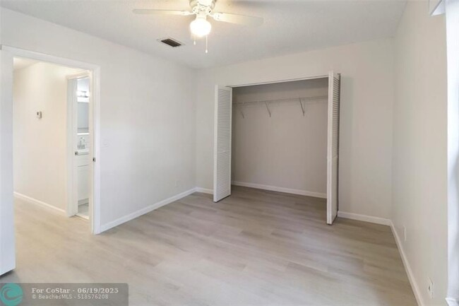 Building Photo - 2590 Coral Springs Dr