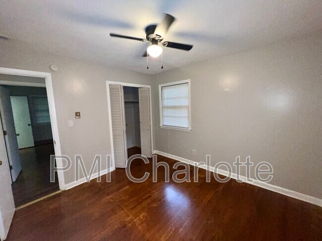 Building Photo - 3017 Arnold Dr