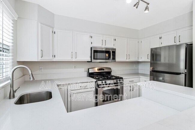 Building Photo - 208 Ellsworth St