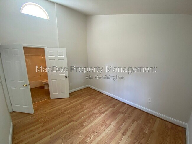 Building Photo - 806 Weedon St