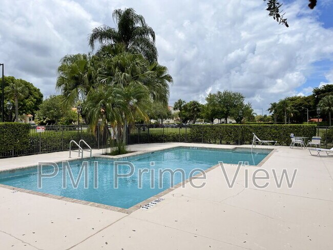 Building Photo - 3410 Pinewalk Dr N