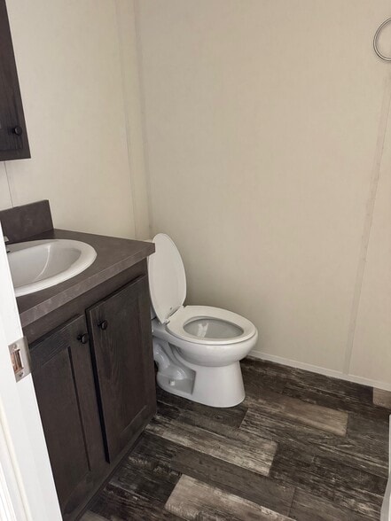 Building Photo - 10 Saratoga Dr