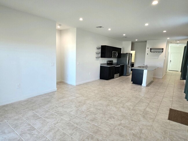 Building Photo - 3-bedroom home In Superstition Vistas, just 2 years new