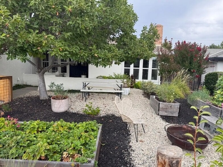 Building Photo - 1511 Dana Way