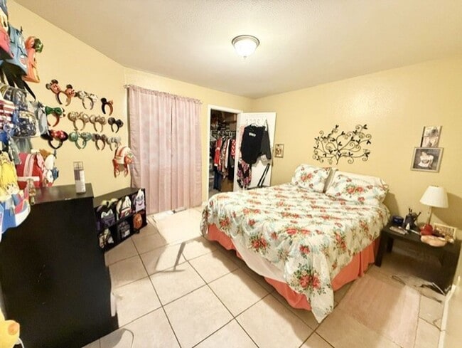 Building Photo - Two  bedroom and two bathroom condo with lakeview balcony