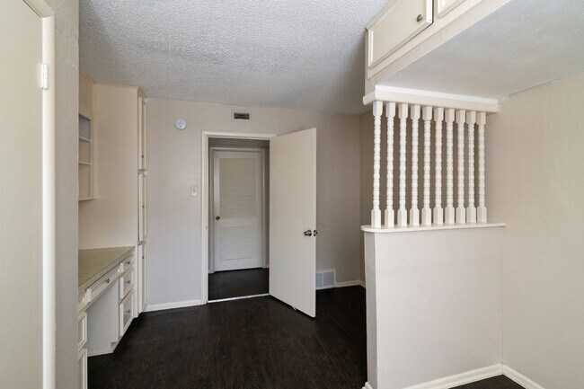Building Photo - 5302 Wonder Dr