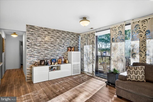 Building Photo - 4420 Briarwood Ct N