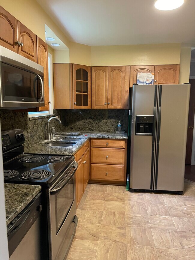 Kitchen - 7116 Buchanan Rd