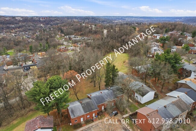 Building Photo - 2540 Park Hill Dr