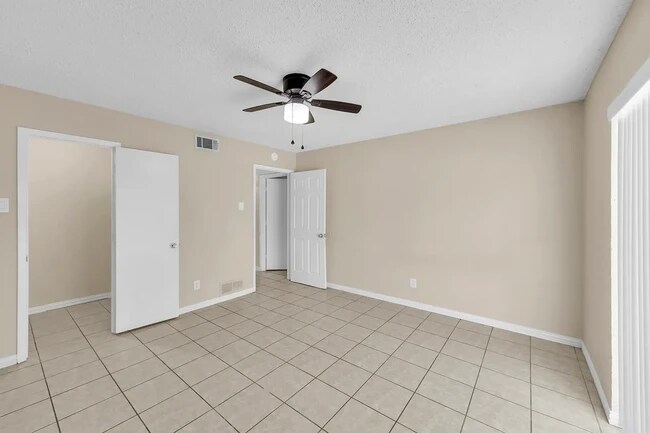 Building Photo - 3024 Tudor Ln