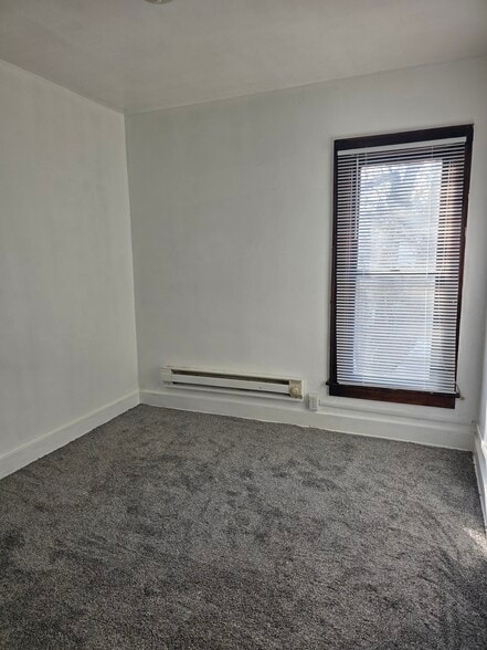 Building Photo - 833 10th St NW