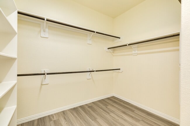 Building Photo - 1301 Scarlet Mountain Dr