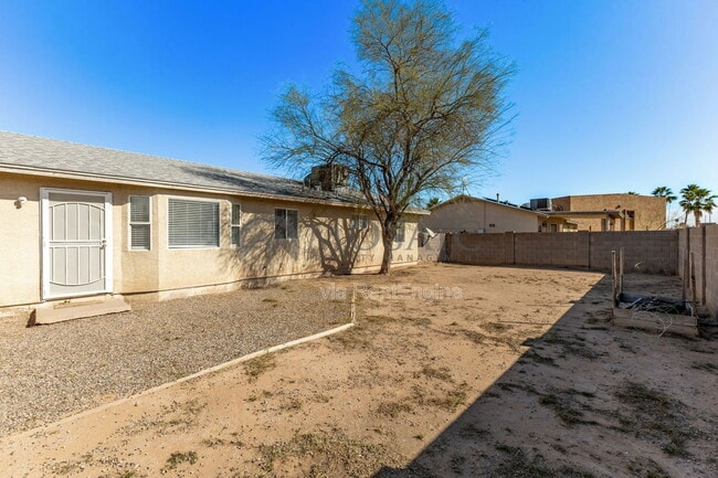 Building Photo - 703 W Hess Ave