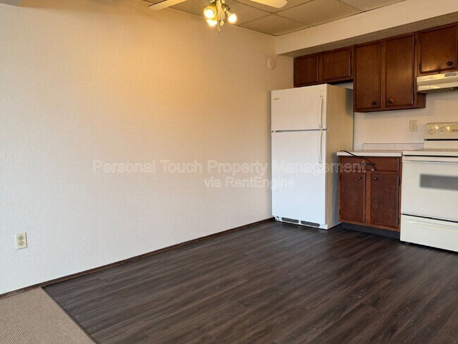 Building Photo - 911 Western Rd