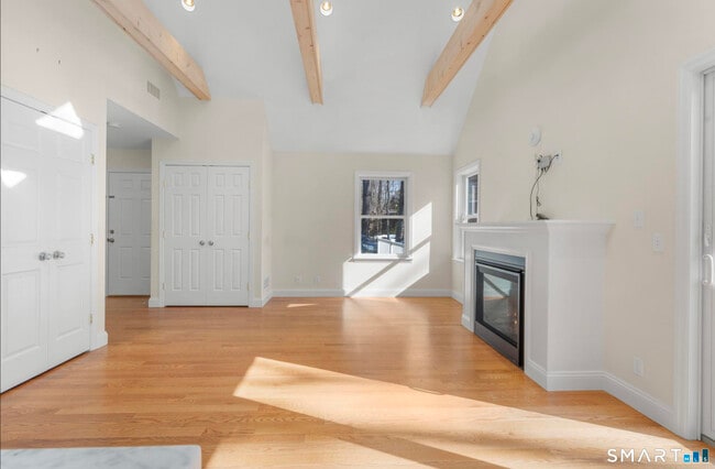 Building Photo - 18 Madeline Dr