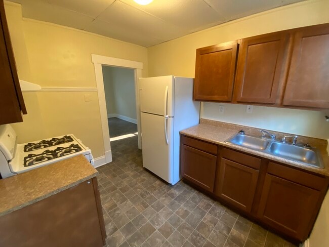 Building Photo - 271 Gift St.