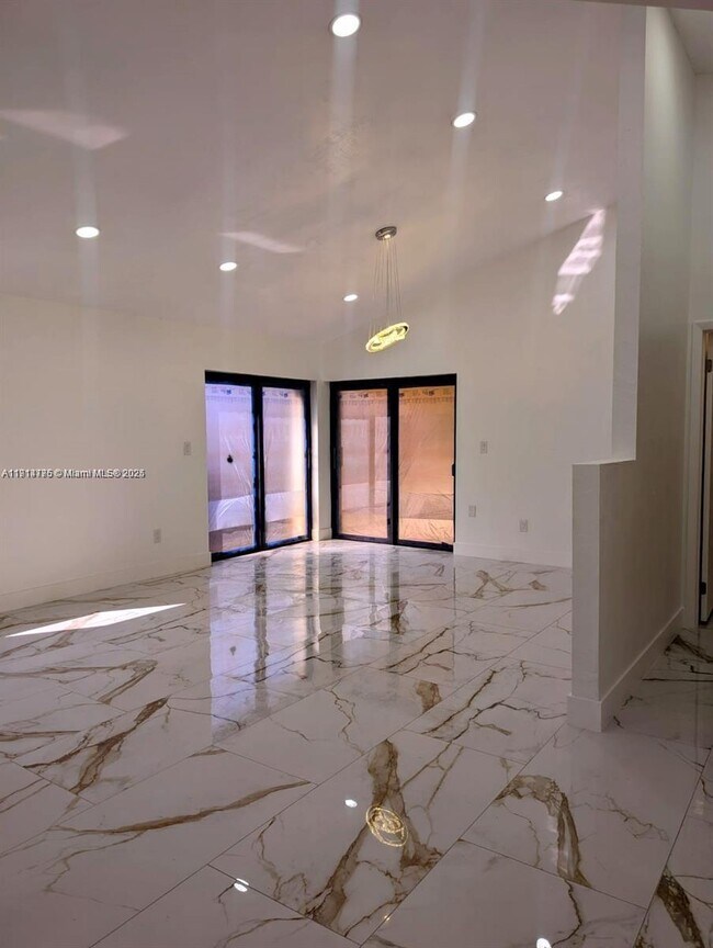 Building Photo - 700 SW 113th Ave