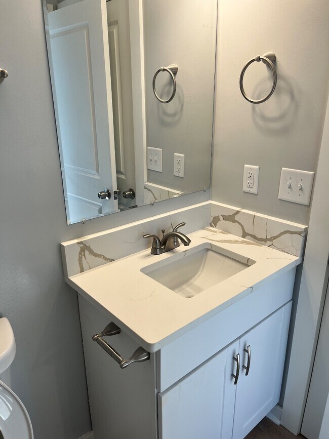 Building Photo - 1817 Newcastle St