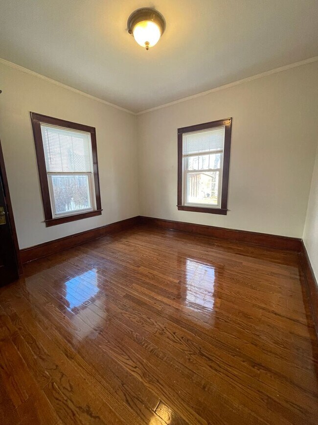 Building Photo - 25 S Onota St