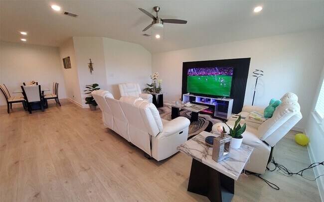 Building Photo - 31739 Margaret Woods Ln