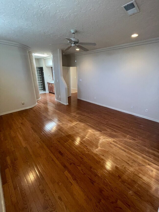 Building Photo - Gorgeous Home in Sonoma Ranch off Golf Club Rd!