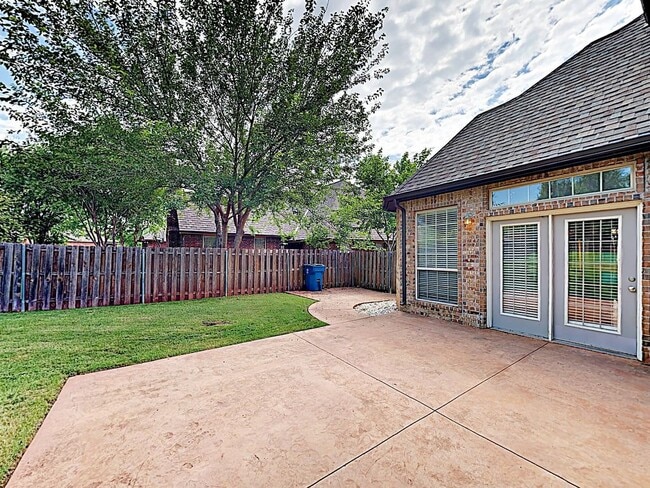 Building Photo - Beautiful East Edmond home in Belmont Farms.