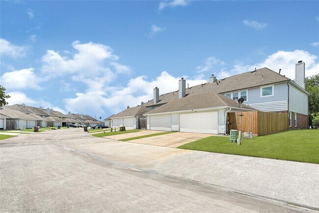 Building Photo - 1273 El Camino Village Dr