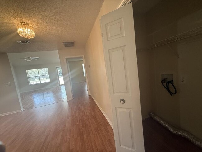 Building Photo - 535 N Forest Dr
