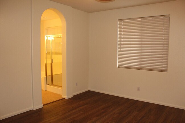 Building Photo - Beautiful 3 bedroom home in Southern Highl...
