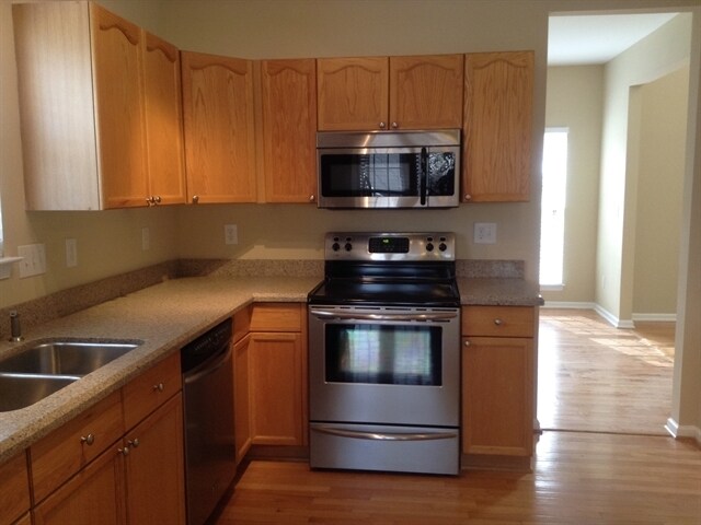 Building Photo - 152 Easy St