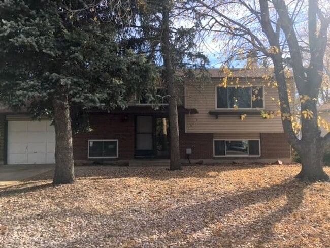 Building Photo - READY NOW!! Fantastic 4-bedroom,2 bath 1 car garage!