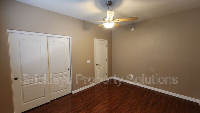 Building Photo - 410 N Bell Pl