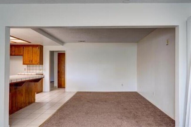 Building Photo - 2768 Saratoga Ave