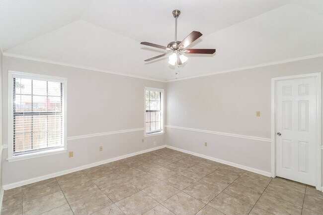 Building Photo - 6610 Shaker Ln