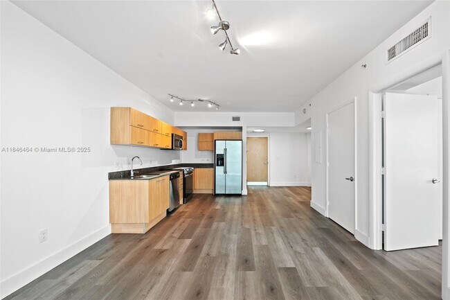 Building Photo - 350 S Miami Ave