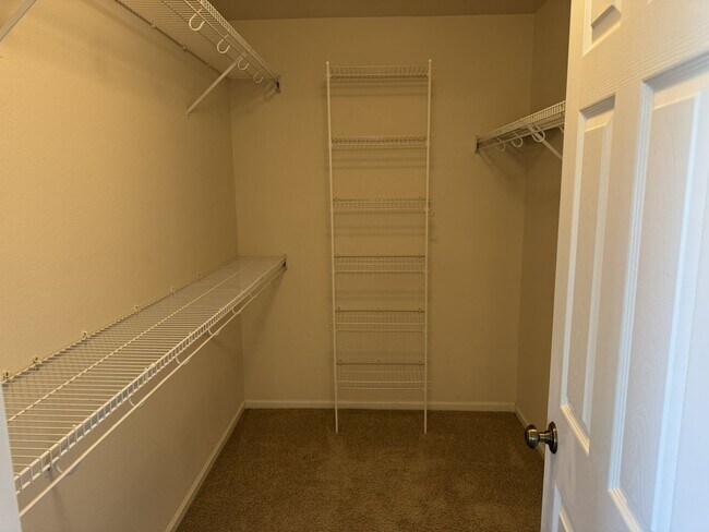 Building Photo - 2717 Bristol Dr