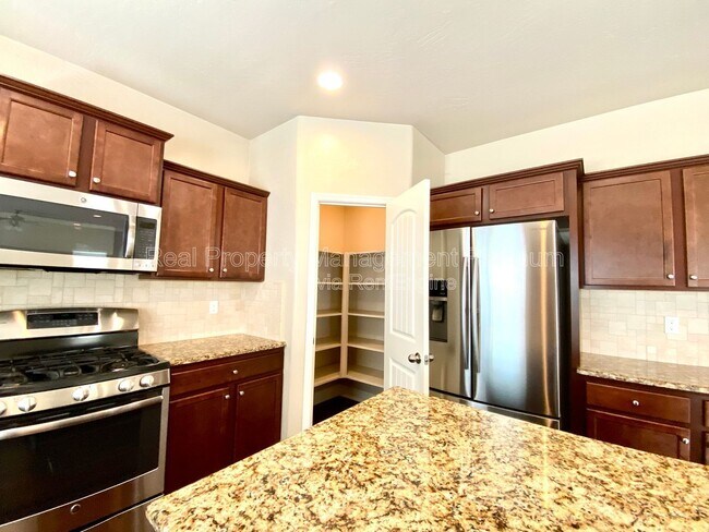 Building Photo - 6162 E Farrin Ave