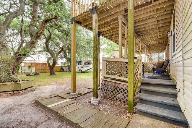 Building Photo - 9611 3rd View St