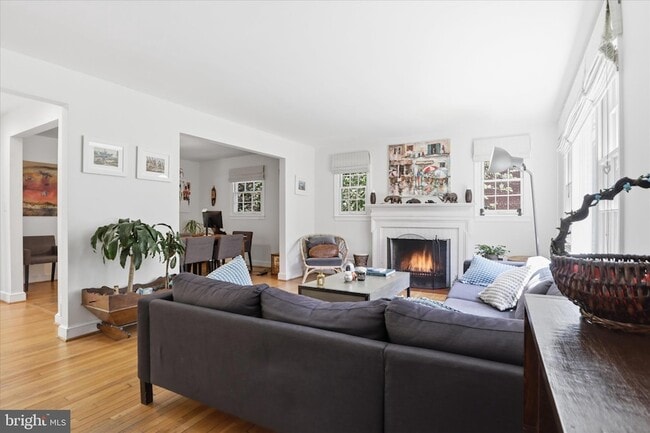 Building Photo - 3221 Coquelin Terrace
