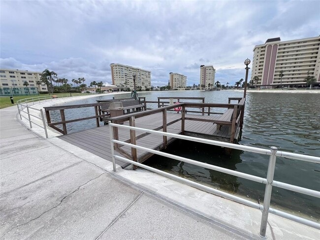 Building Photo - 4775 Cove Cir