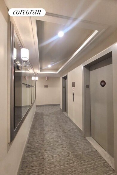 Building Photo - 45 W 81st St