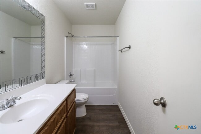 Building Photo - 909 Lasso Dr