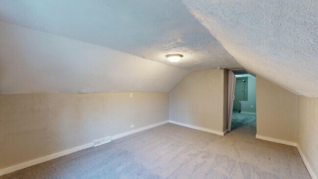 Building Photo - Clark / Fulton Area - 4 Bedrooms - Single ...