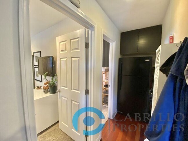 Building Photo - 3964 Manzanita Dr
