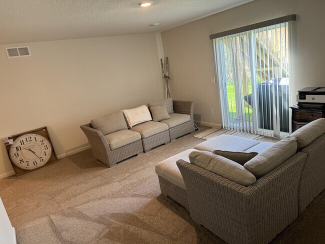 Building Photo - 1038 White Tail Ln