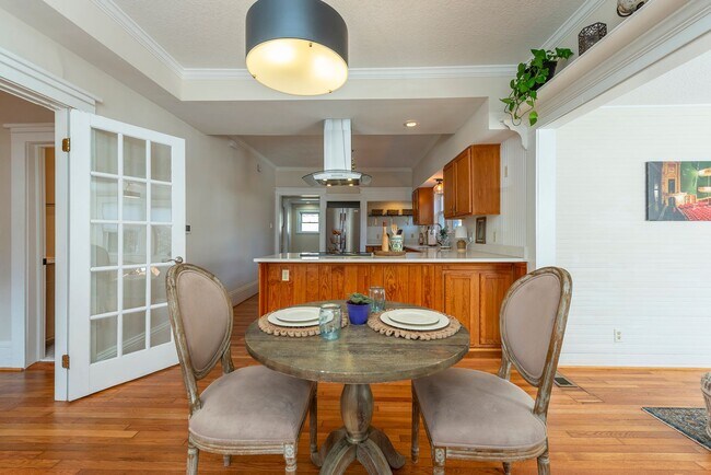 Building Photo - Charming Black Mountain Rental!