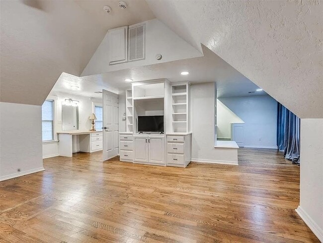 Building Photo - 1017 McFarland St