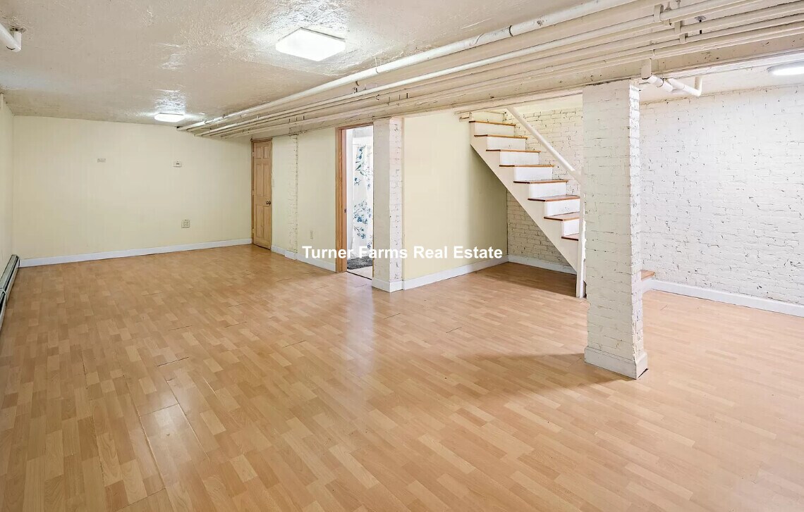 Building Photo - 65 Pleasant St