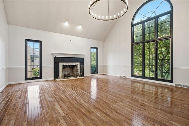 Building Photo - 2501 Birchwood Ct