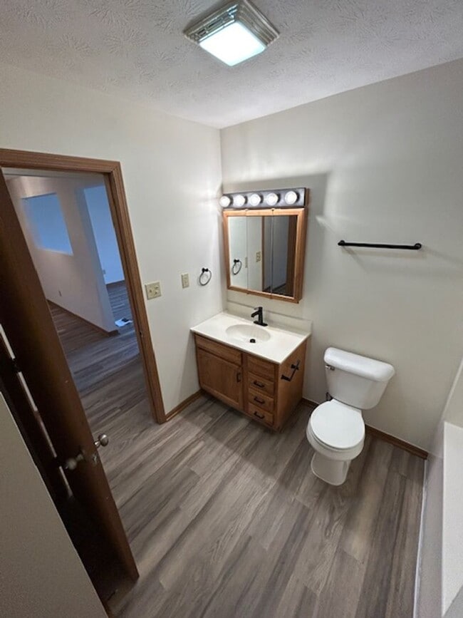 Building Photo - Black Friday Move-in Special! Up to $500 off!